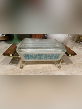 Vintage Pyrex 50’s Amish Butterprint rectangle refrigerator dish with stand